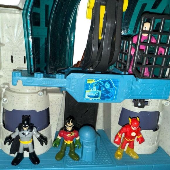 Imaginext DC Super Friends Hall of Justice The Batcave Bat Boat Superman Flash - Picture 9 of 10